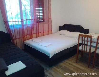 Vila Kraljevic, Small apartment, private accommodation in city Lepetane, Montenegro - Mali apartman